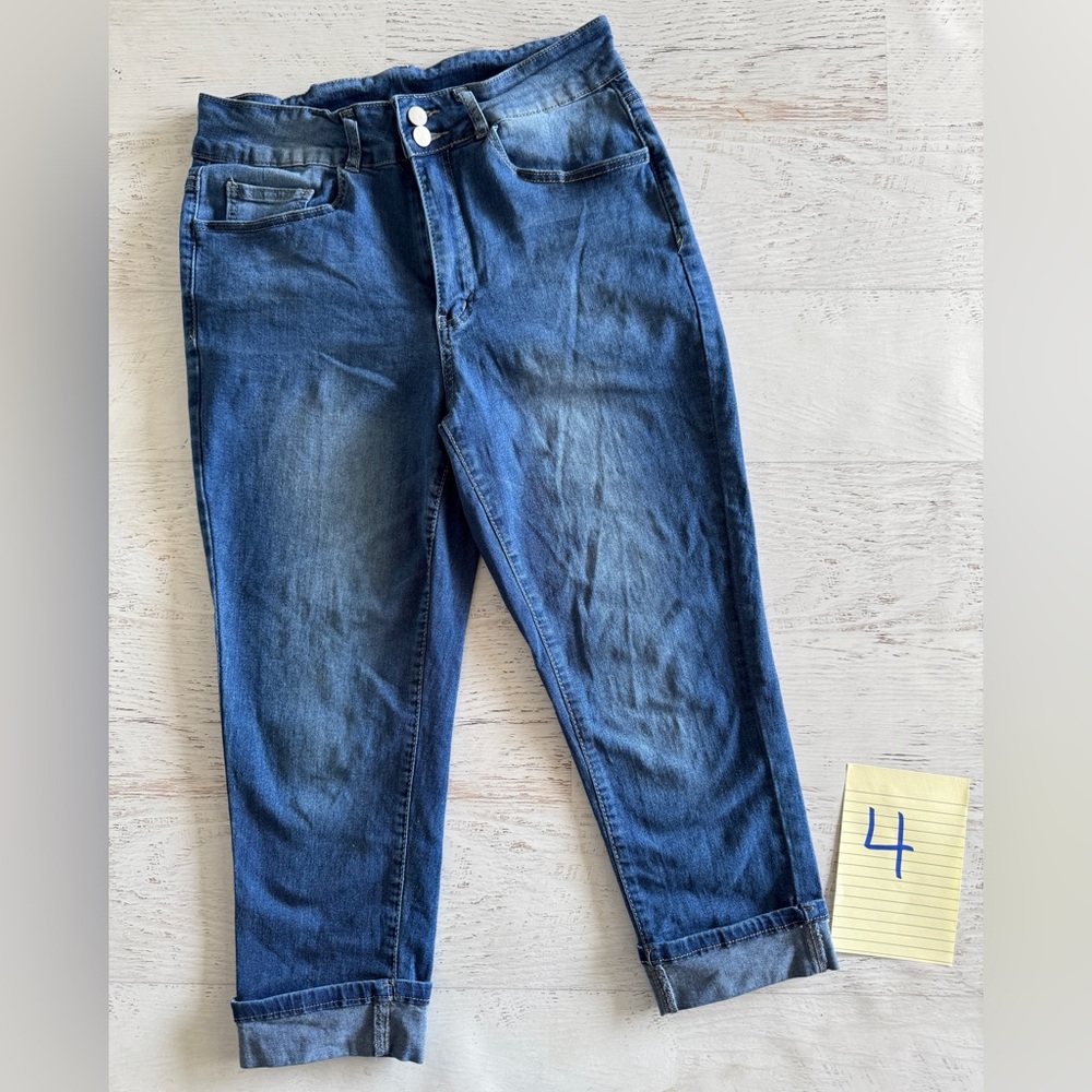 Capri length jeans. Shein curve size 0XL. Gently used. 💙